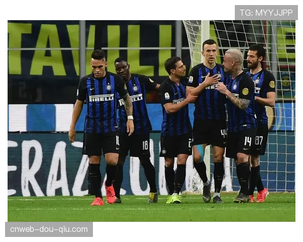 国际米兰全队抵达曼彻斯特,备战与曼城的半决赛首回合 国际米兰全队抵达曼彻斯特,备战与曼城的半决赛首回合